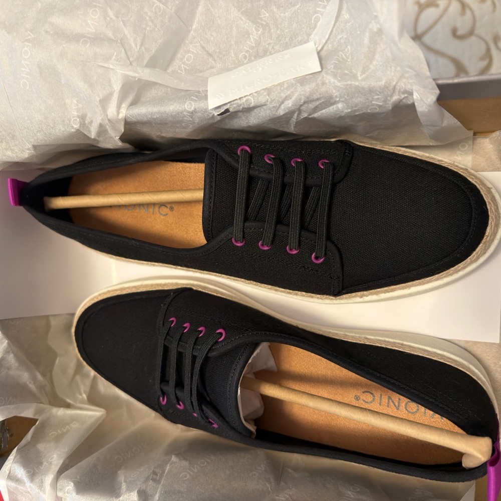 Vionic Women’s Black Canvas Sneakers